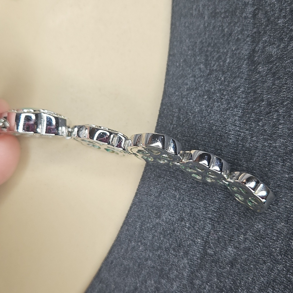 Modern Silver and Green Geometric Necklace - Picture 6 of 8